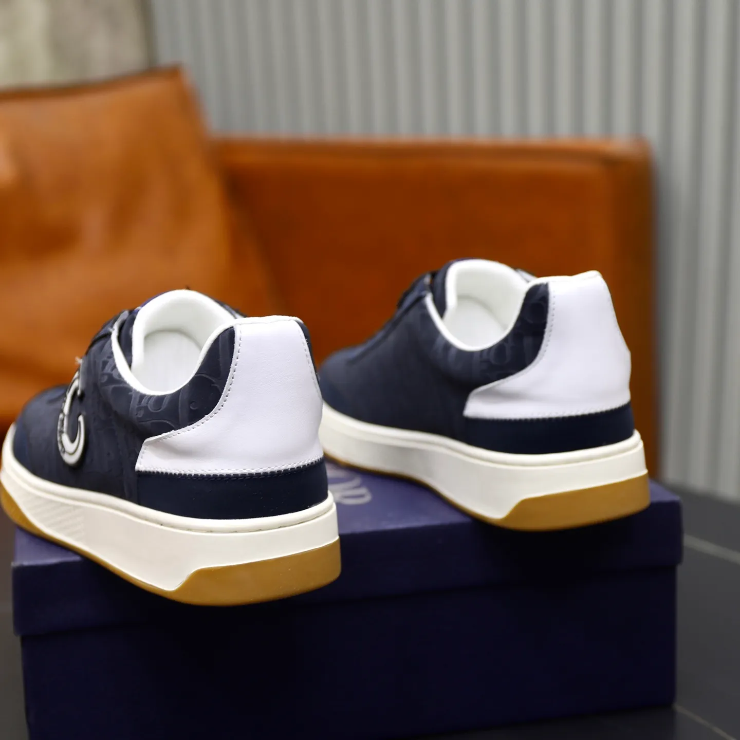 Ex-factory price: 400💰🙅‍♂️🙅‍♂️🙅‍♂️ Brand: Dior DIOR Standard code: 38-44 (45 customized) Grade: Same as the official website Material: Original cowhide material spliced with brand cloth Comfortable and breathable lining Lightweight and wear-resistant sports outsole Style category: Men's fashion casual shoes Running sports shoes Distinguished luxury brand elements Top luxury color: actual picture color